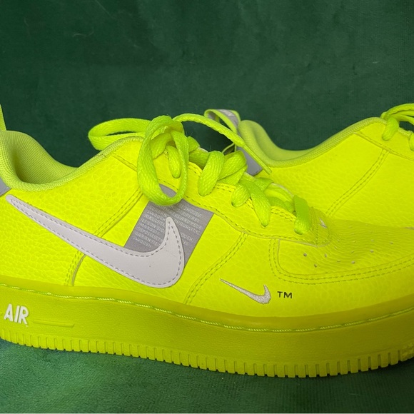 2018 Air Force 1 '07 LV8 'Overbranding' Limited Edition Highlighter yell… - Picture 10 of 14